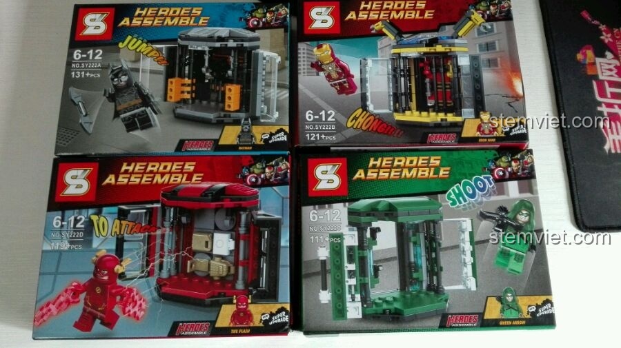 Bốn hộp đồ chơi lắp ráp SY222 Khoang Chứa Siêu Anh Hùng được xếp gọn gàng, hiển thị rõ thiết kế bìa hộp và thông tin sản phẩm.