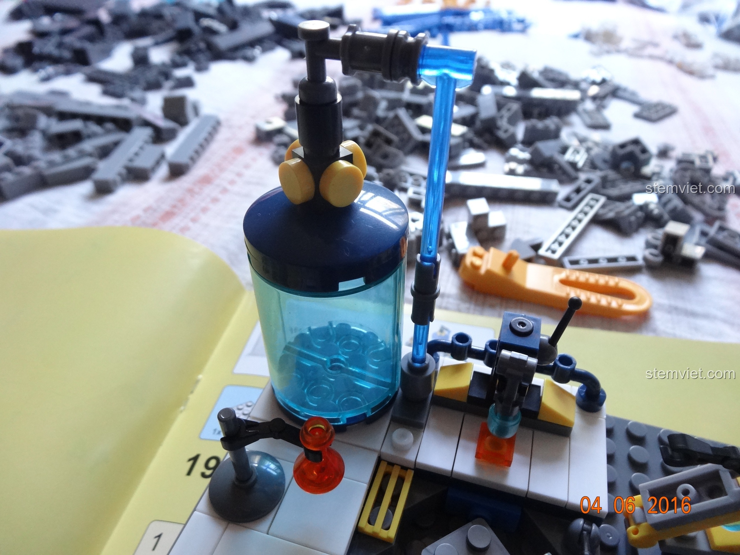 Thêm chi tiết bên ngoài khối hộp của bộ SY368