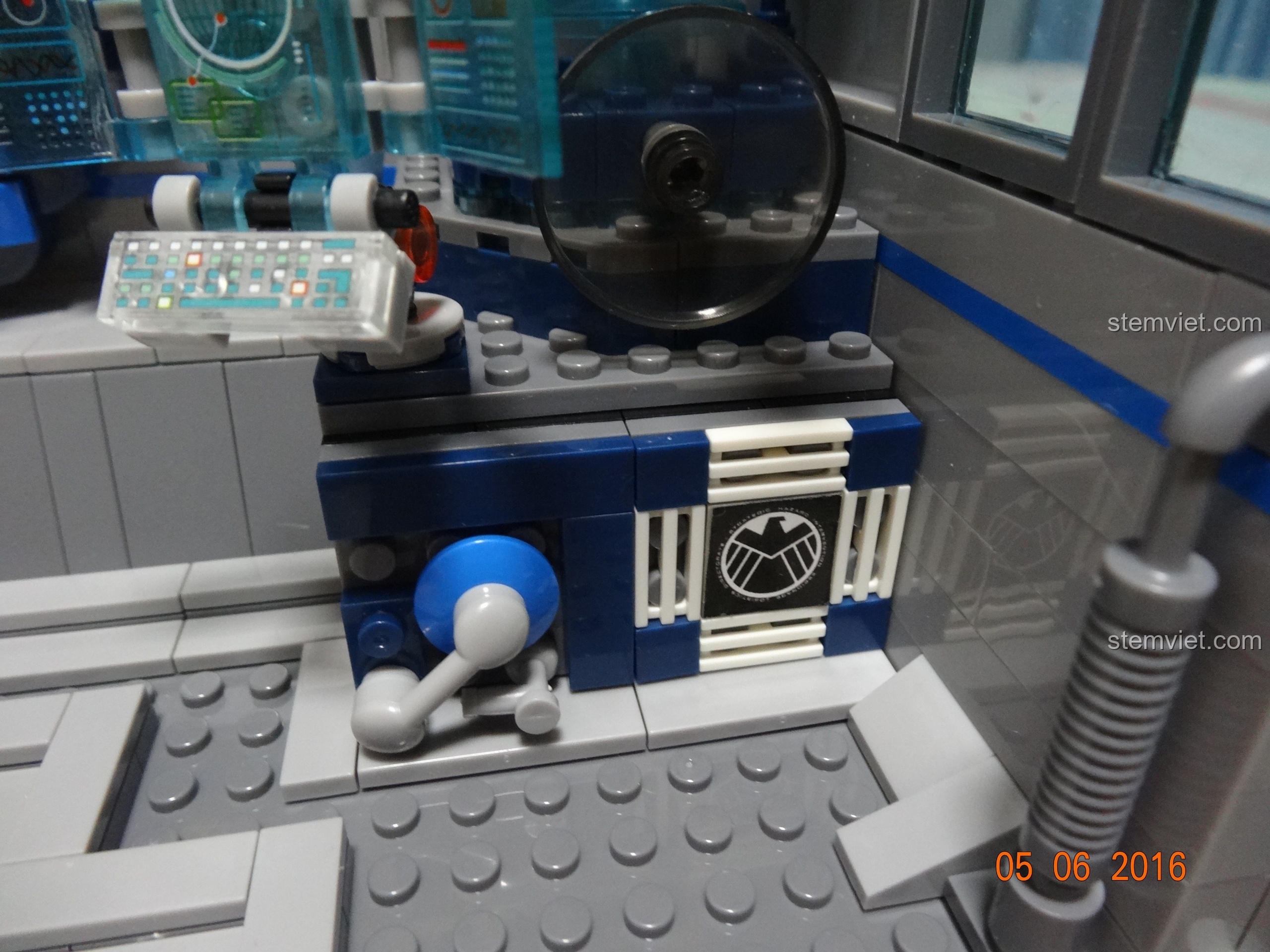 Cận cảnh các chi tiết bên trong Trụ sở Biệt đội Avengers SY368 ở dạng hộp