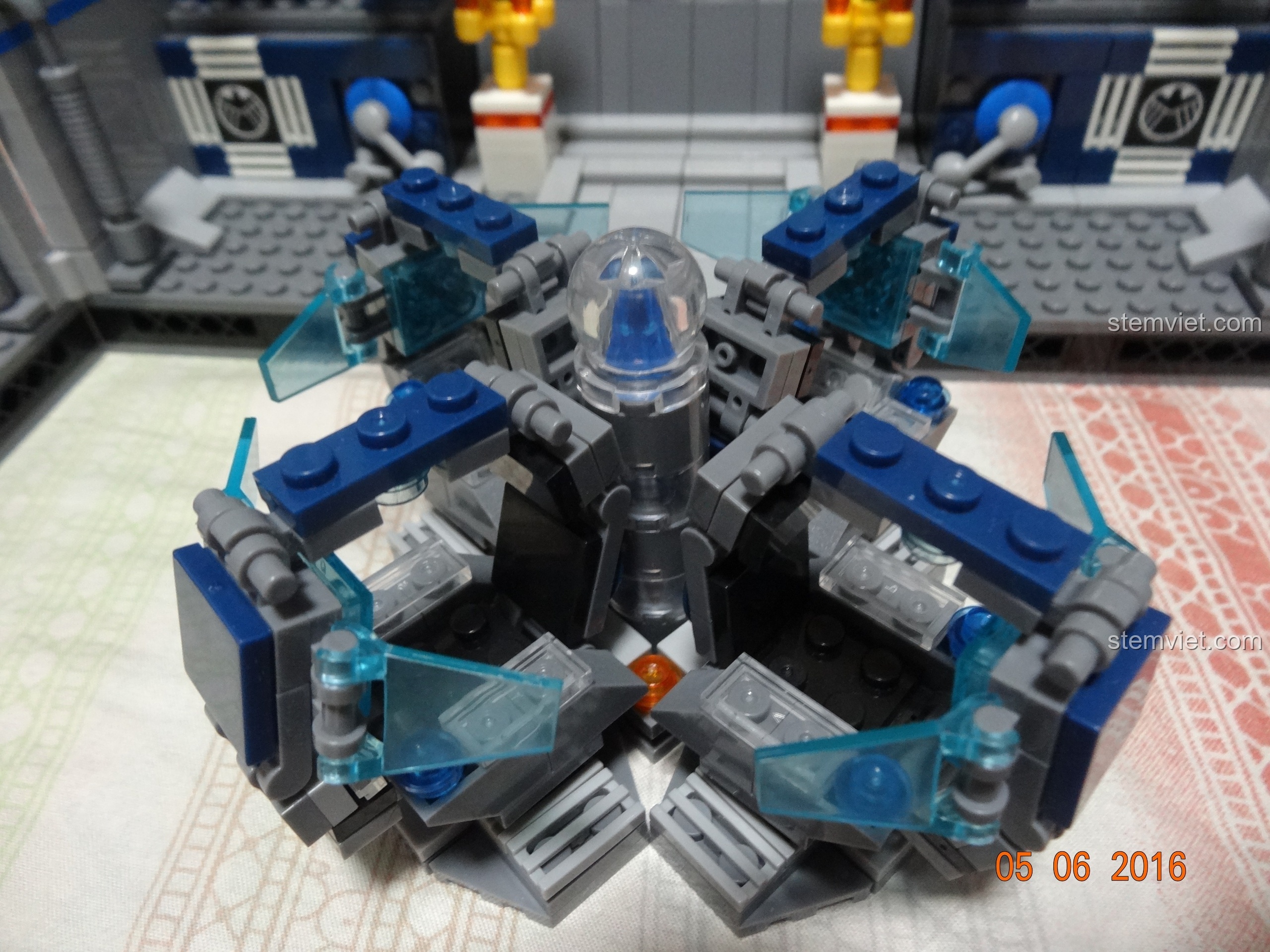 Góc nhìn khác của Trụ sở Biệt đội Avengers SY368 ở dạng hộp