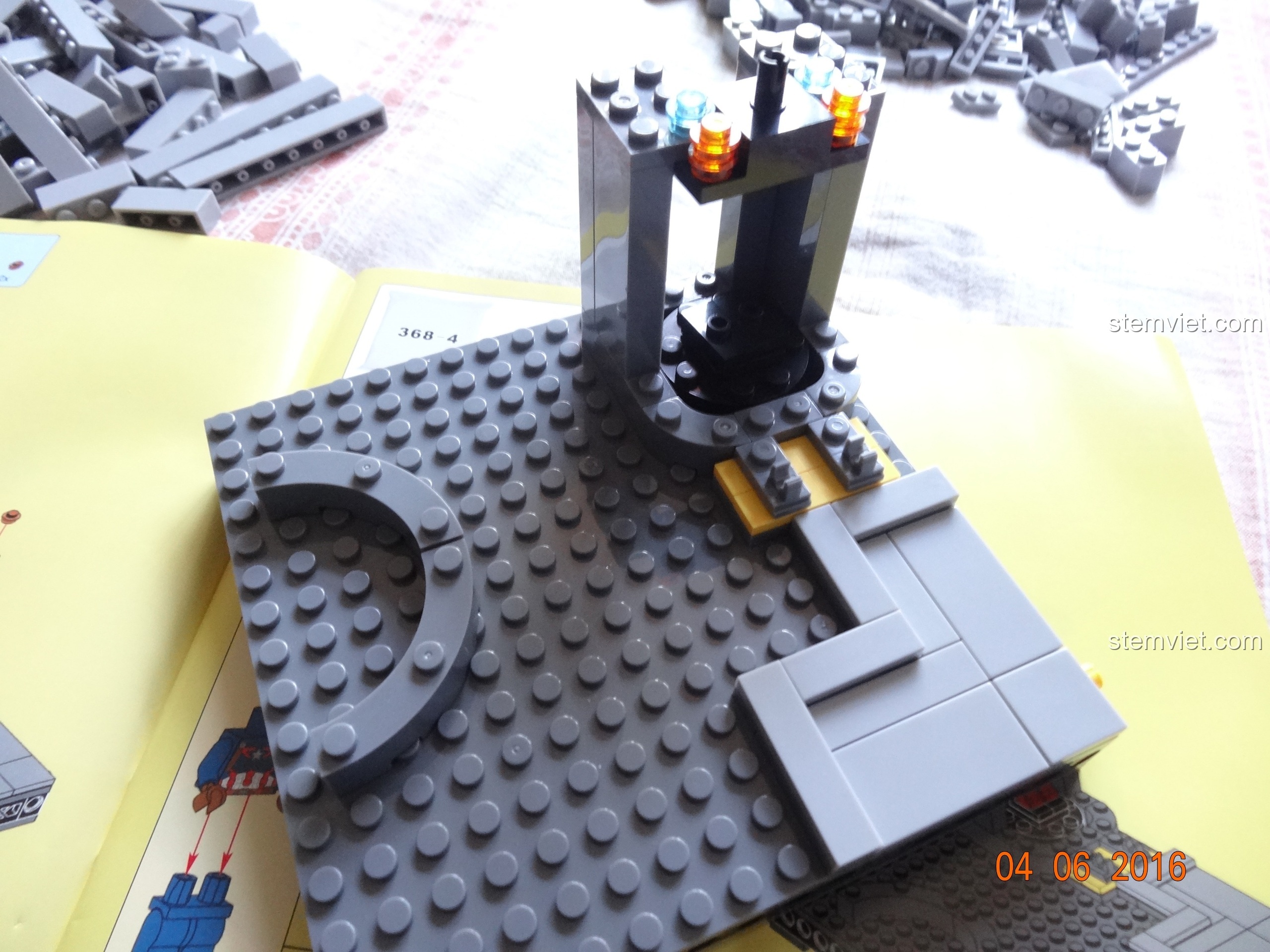 Đặt thiết bị vào vị trí trong khu vực điều khiển của bộ SY368