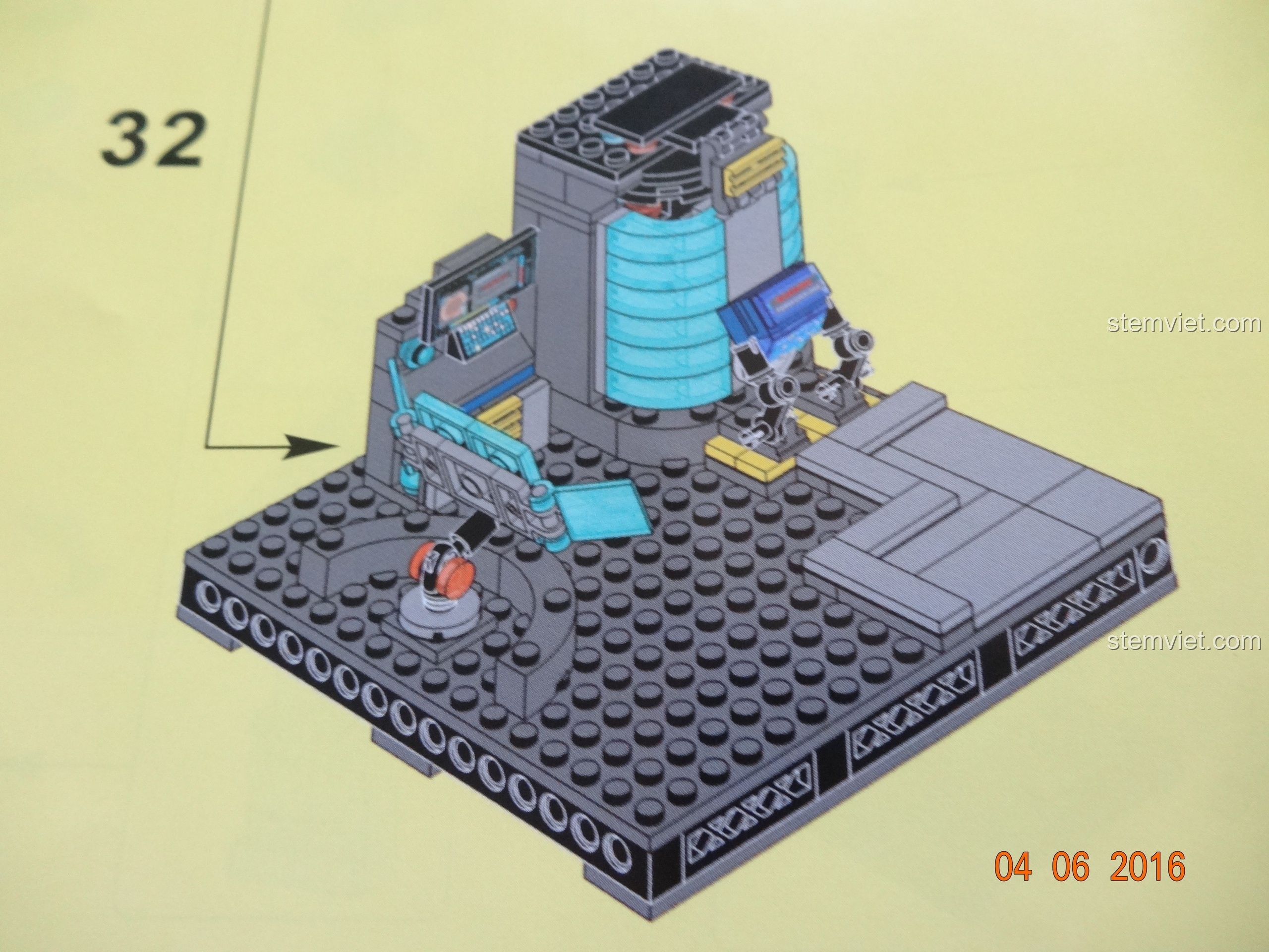 Minifigure Iron Man tháo mũ lộ mặt trong bộ SY368