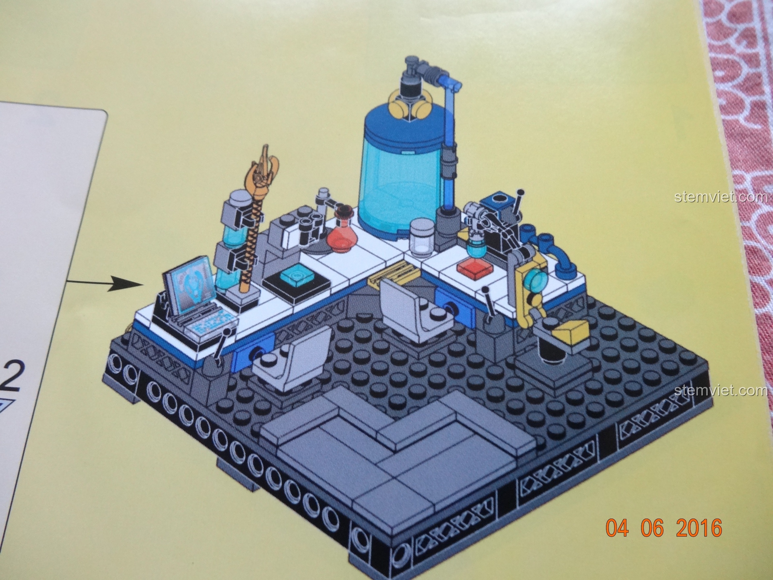 Đặt thiết bị hình trụ vào vị trí trong khu vực năng lượng của bộ SY368