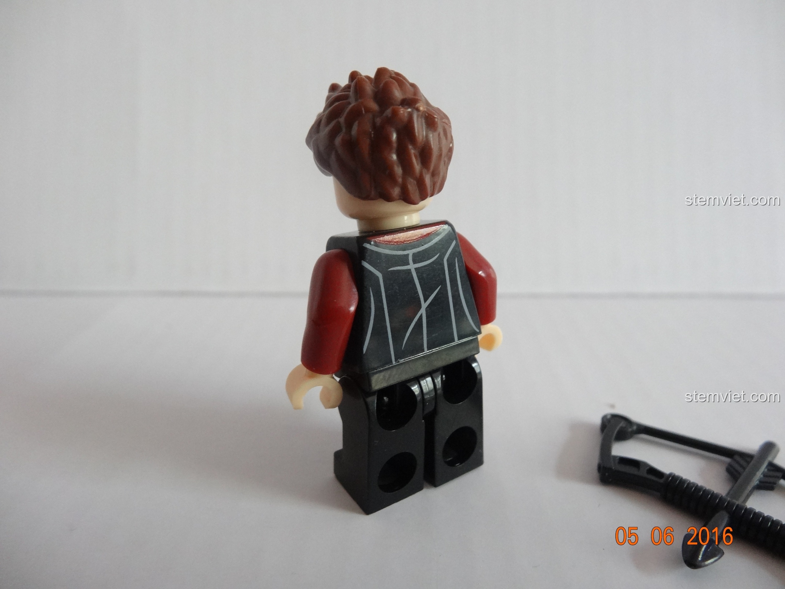 Mặt sau của minifigure Captain America trong bộ SY368