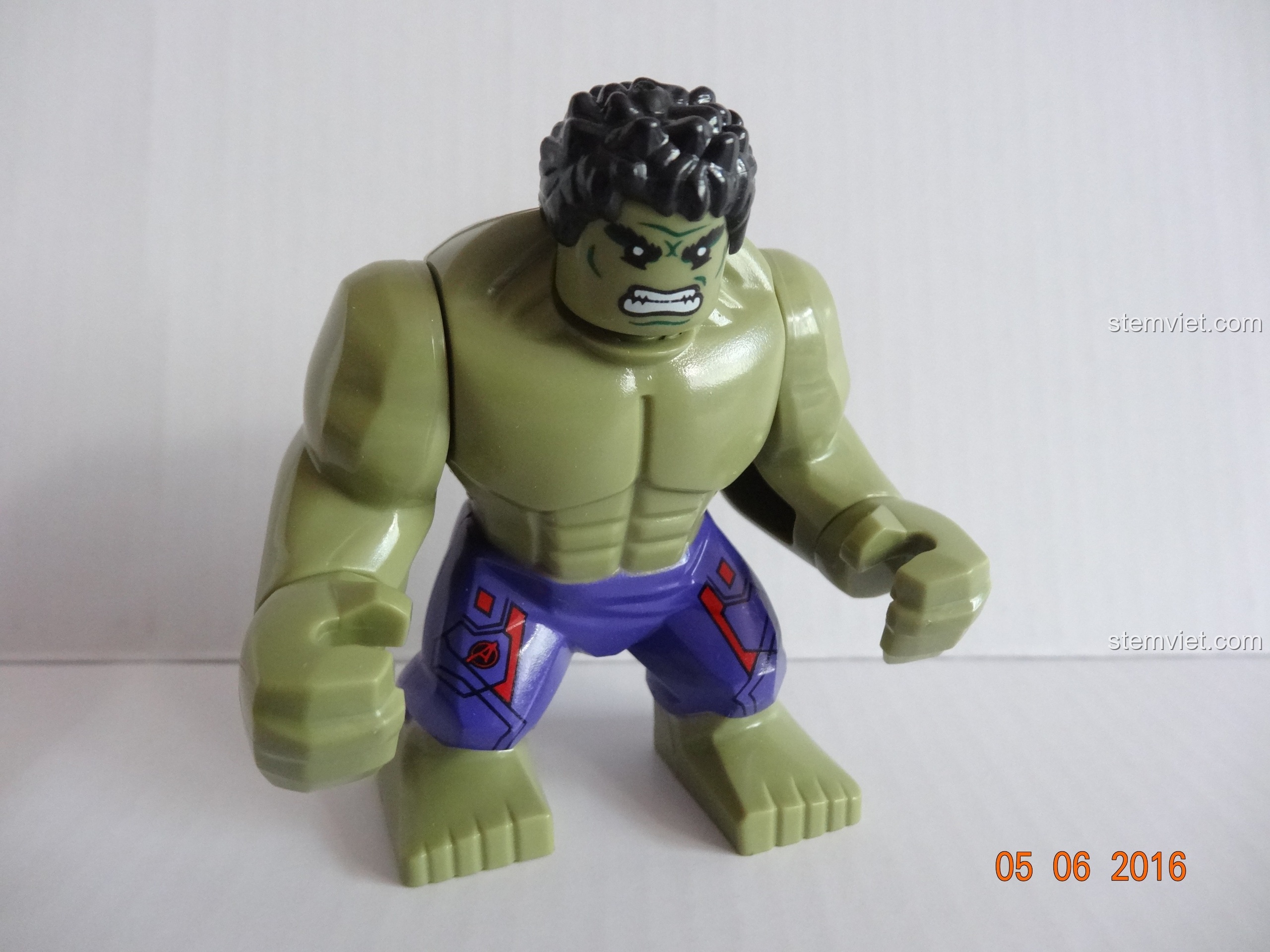 Mặt sau của minifigure Iron Man trong bộ SY368