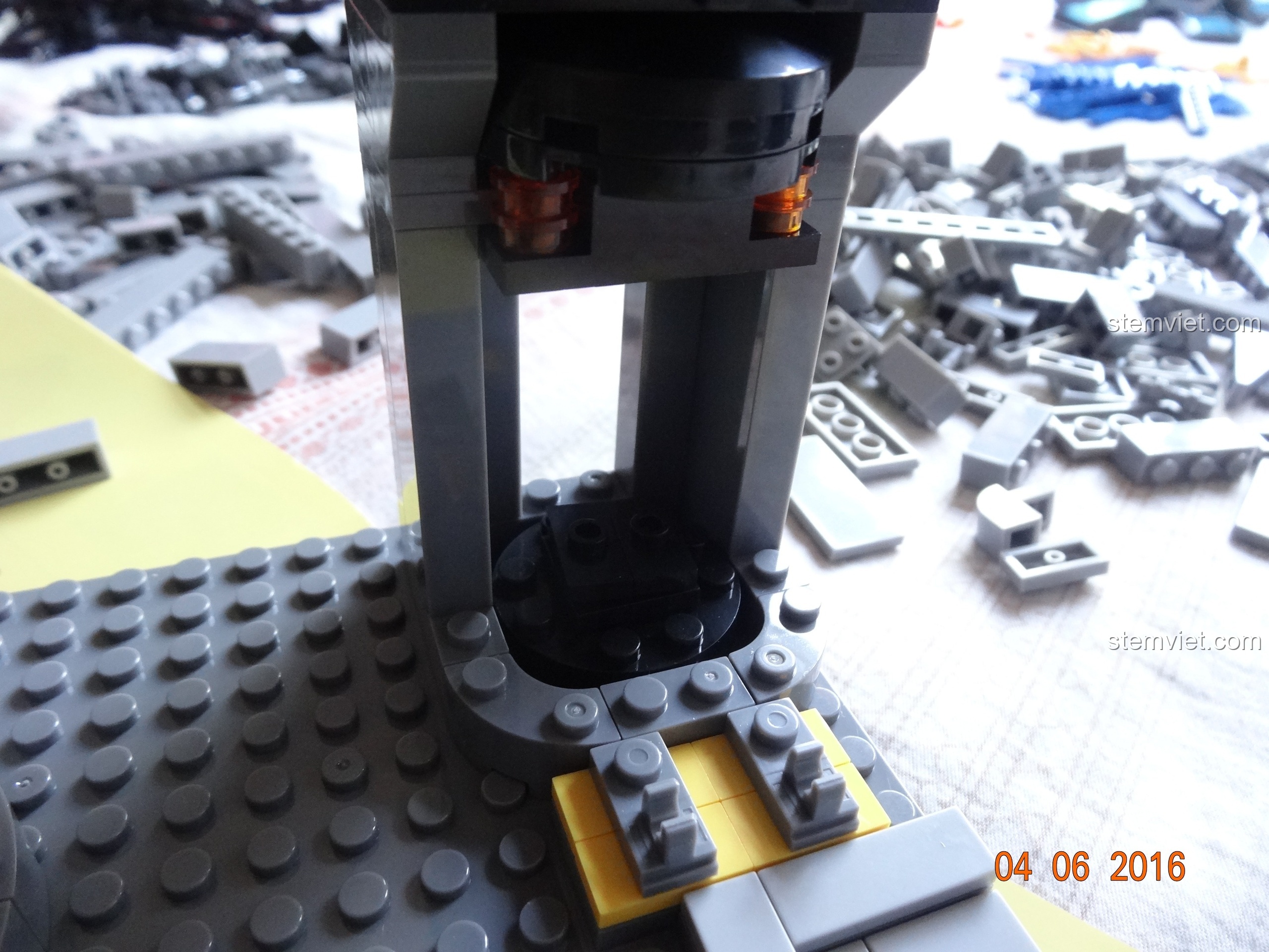 Minifigure Hulk trong bộ lắp ráp SY368 Trụ sở Biệt đội Avengers