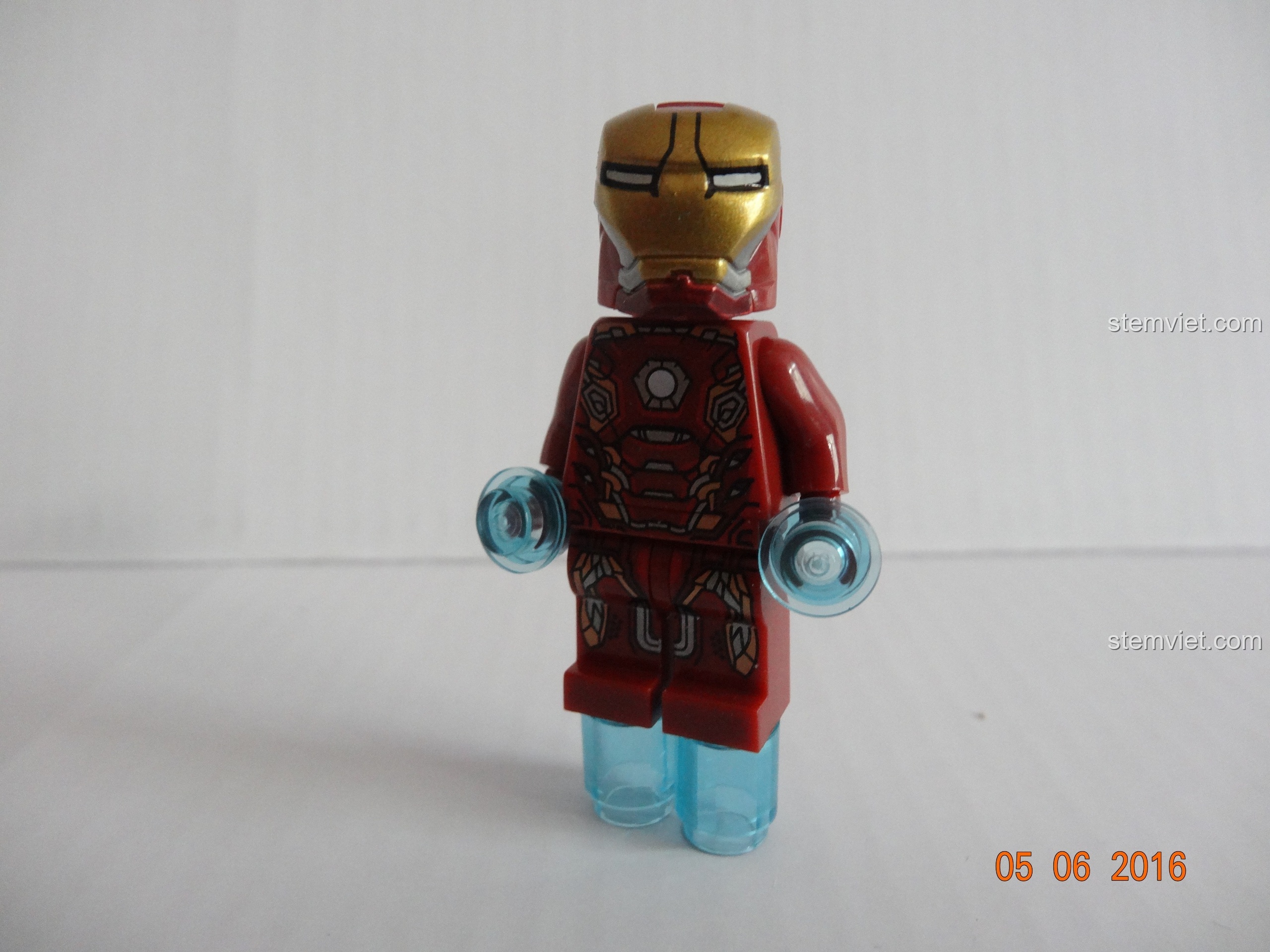 Minifigure Thor với búa Mjolnir trong bộ SY368