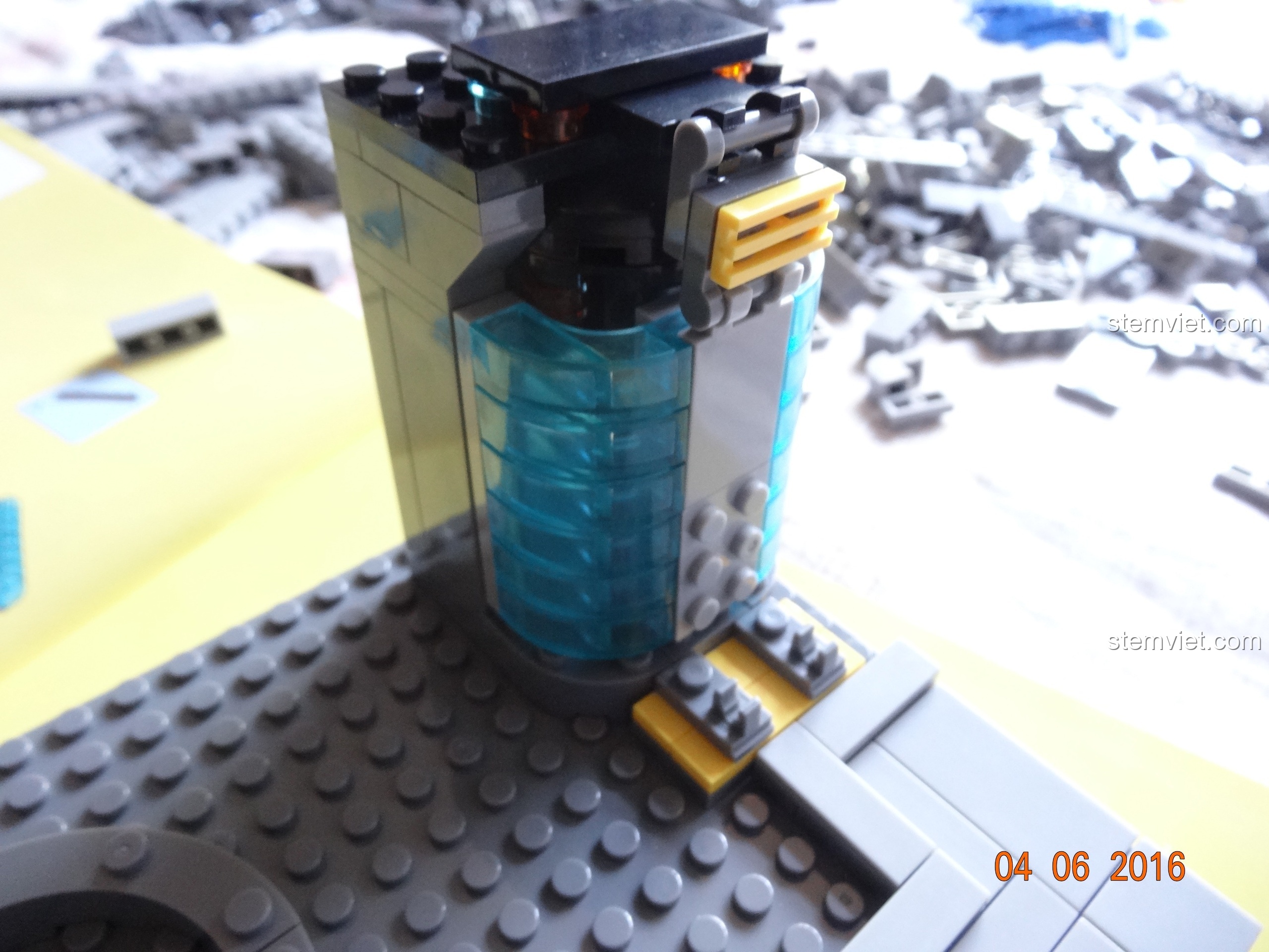 Gắn cánh tay robot vào vị trí trong phòng thí nghiệm của bộ SY368