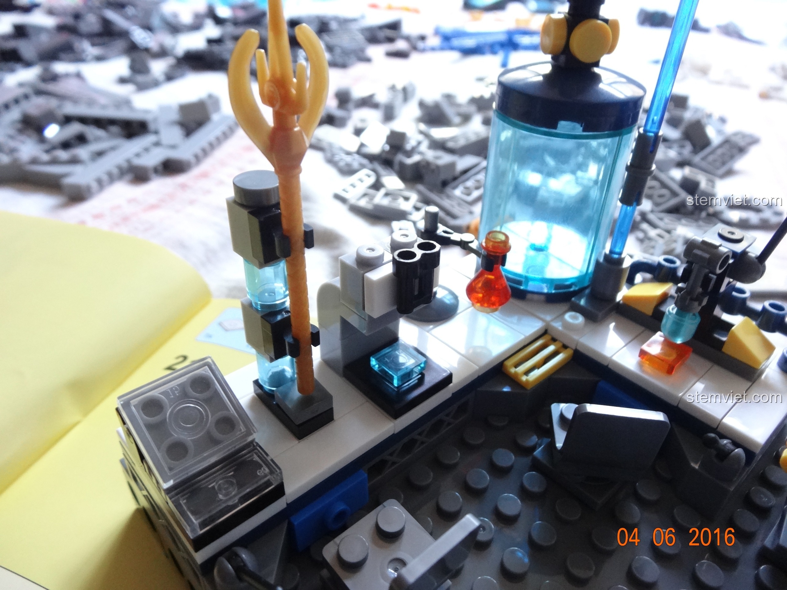 Thiết bị hình trụ với mảnh trong suốt trong bộ SY368