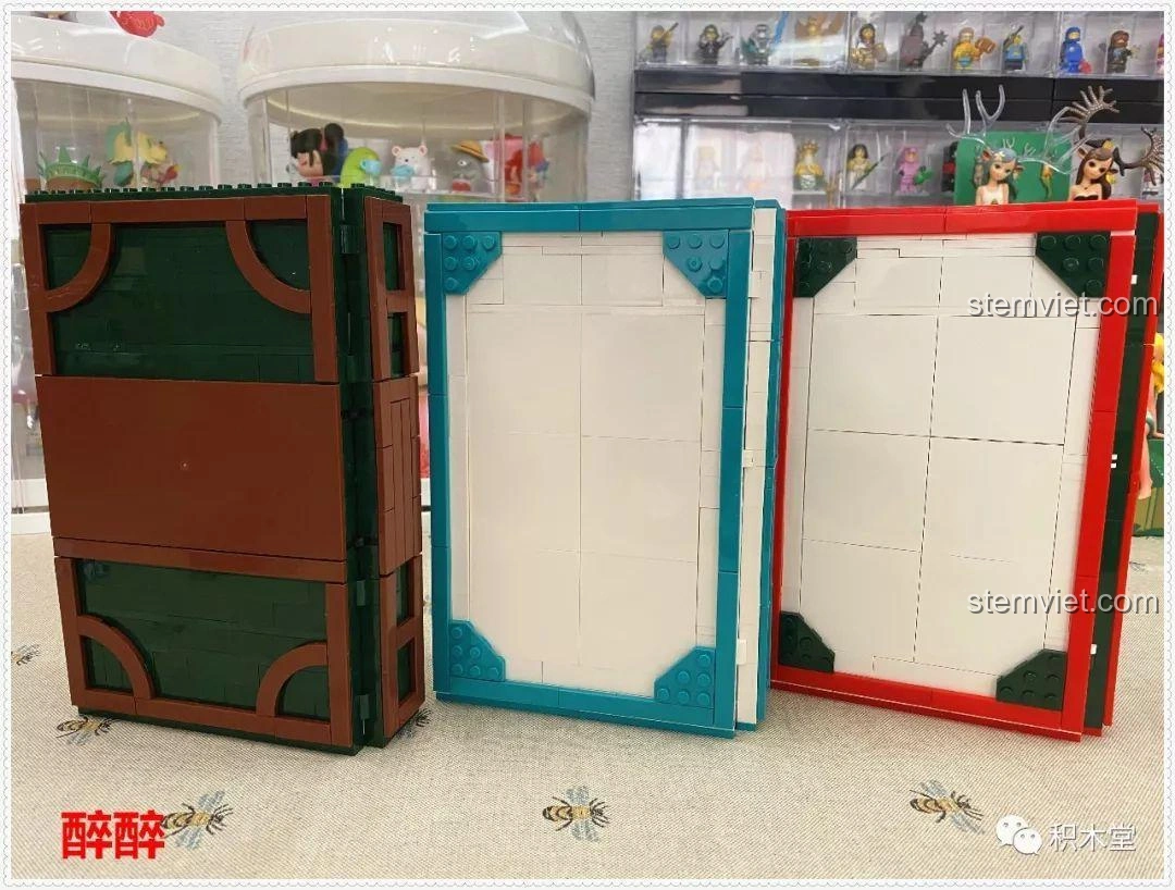 Mặt lưng của bộ SY6579 Sách Lâu Đài Băng Giá khi đóng lại, so sánh với các mô hình sách khác.