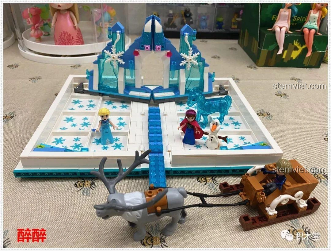 Mô hình SY6579 Sách Lâu Đài Băng Giá đã hoàn thành và mở ra, trưng bày lâu đài và các nhân vật.