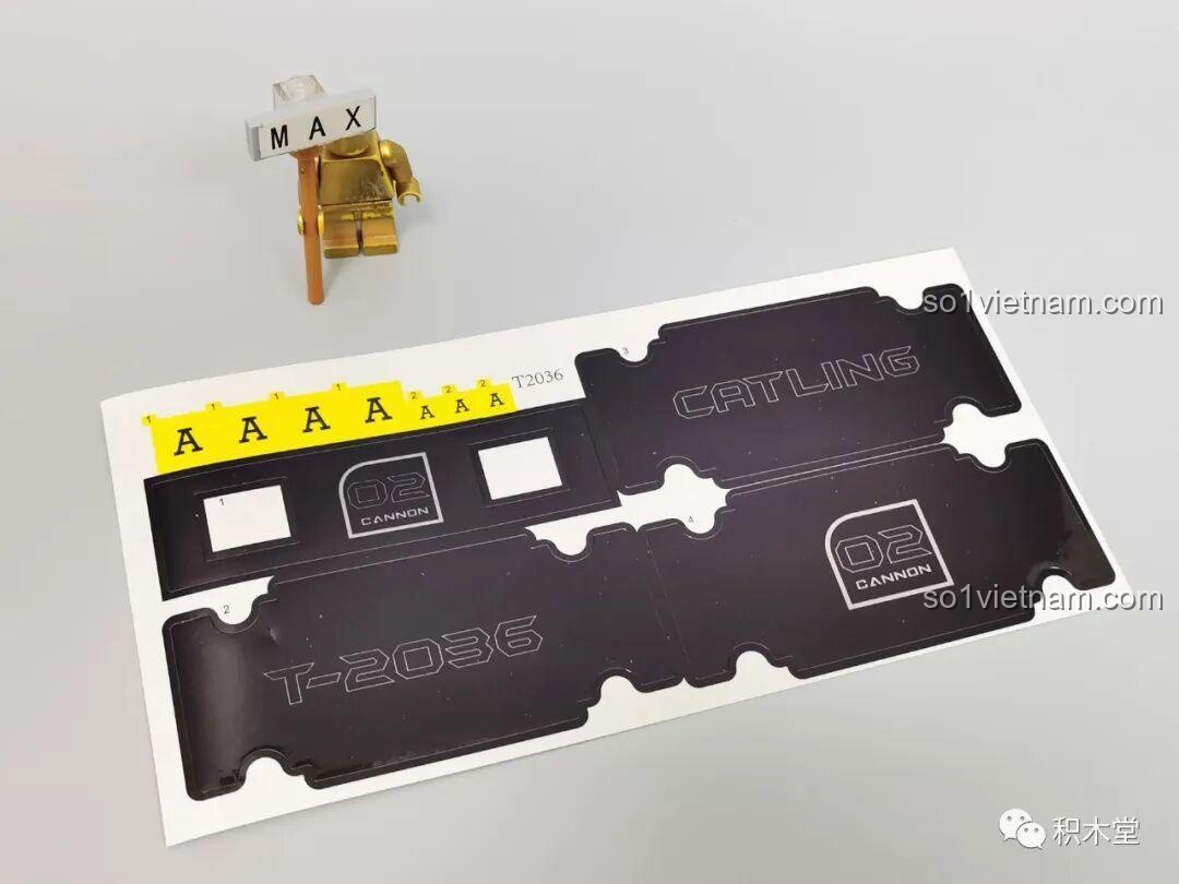 Tấm decal với các nhãn dán