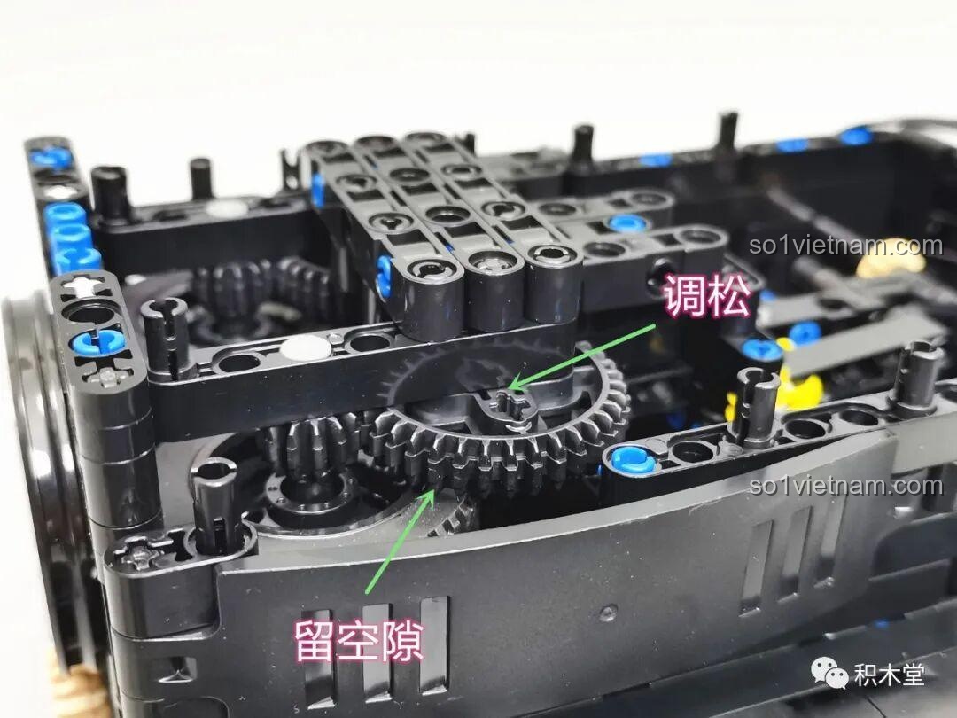 Mẹo khi lắp bánh xe và bánh răng của súng Gatling Taigao Le T2036, cần để khoảng trống để tránh kẹt, đảm bảo cơ chế quay của đồ chơi lắp ráp súng máy Gatling hoạt động mượt mà.