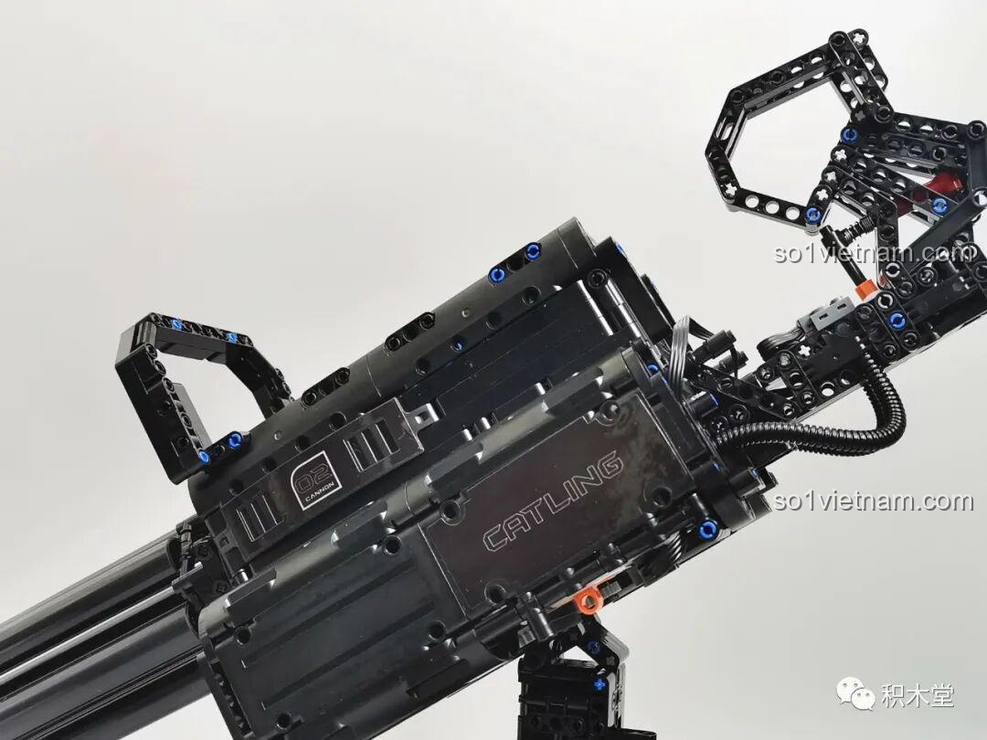 Hình ảnh động minh họa tính năng xoay nòng súng của Gatling Taigao Le T2036, cho thấy cơ chế đẩy đạn vào vị trí bắn của đồ chơi lắp ráp súng máy Gatling.