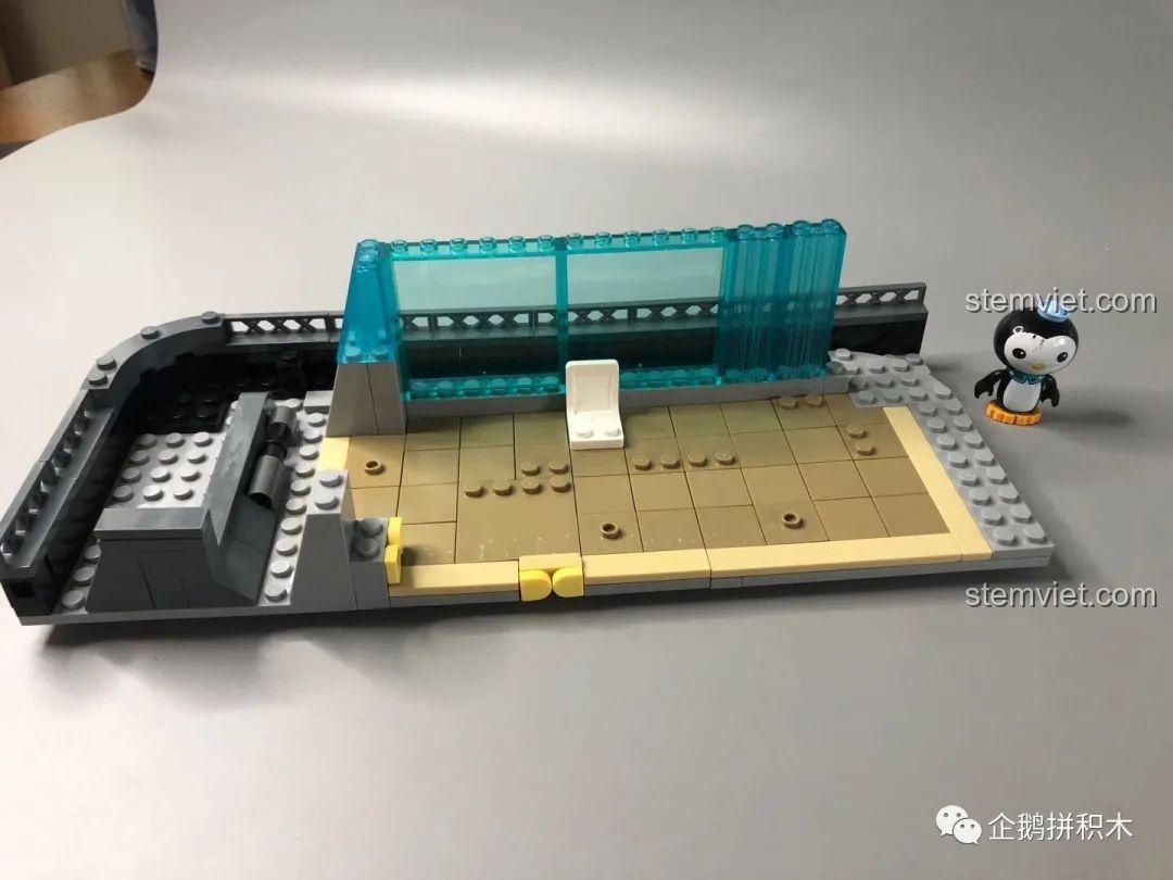 Hình ảnh đế tầng hai của bộ lắp ghép Tòa Tháp Avengers Taige 55120, cho thấy cấu trúc cơ bản và không gian rộng rãi.