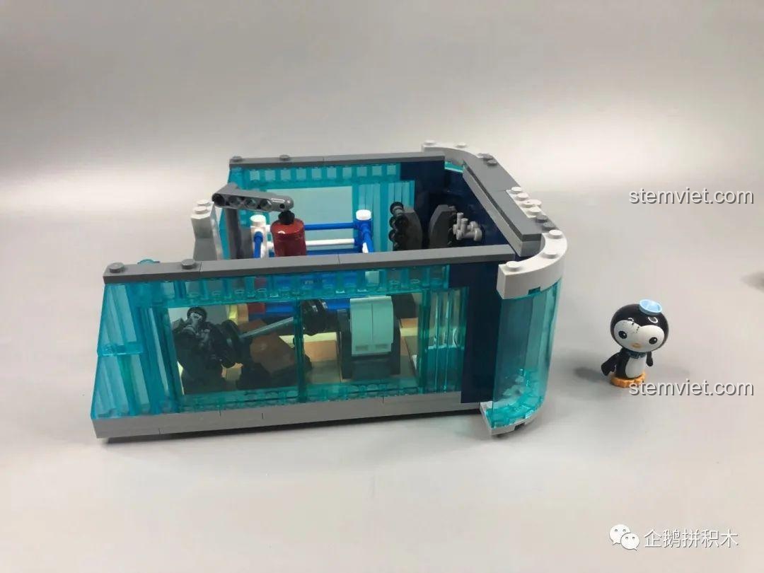 Khu vực chuẩn bị chiến đấu với các loại vũ khí trong phòng chiến đấu của Tòa Tháp Avengers Taige 55120.