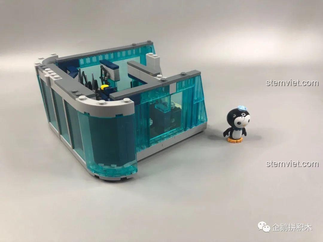 Hai quả cầu năng lượng màu cam và xanh trong phòng thí nghiệm của Tòa Tháp Avengers Taige 55120, chi tiết độc đáo và bắt mắt.