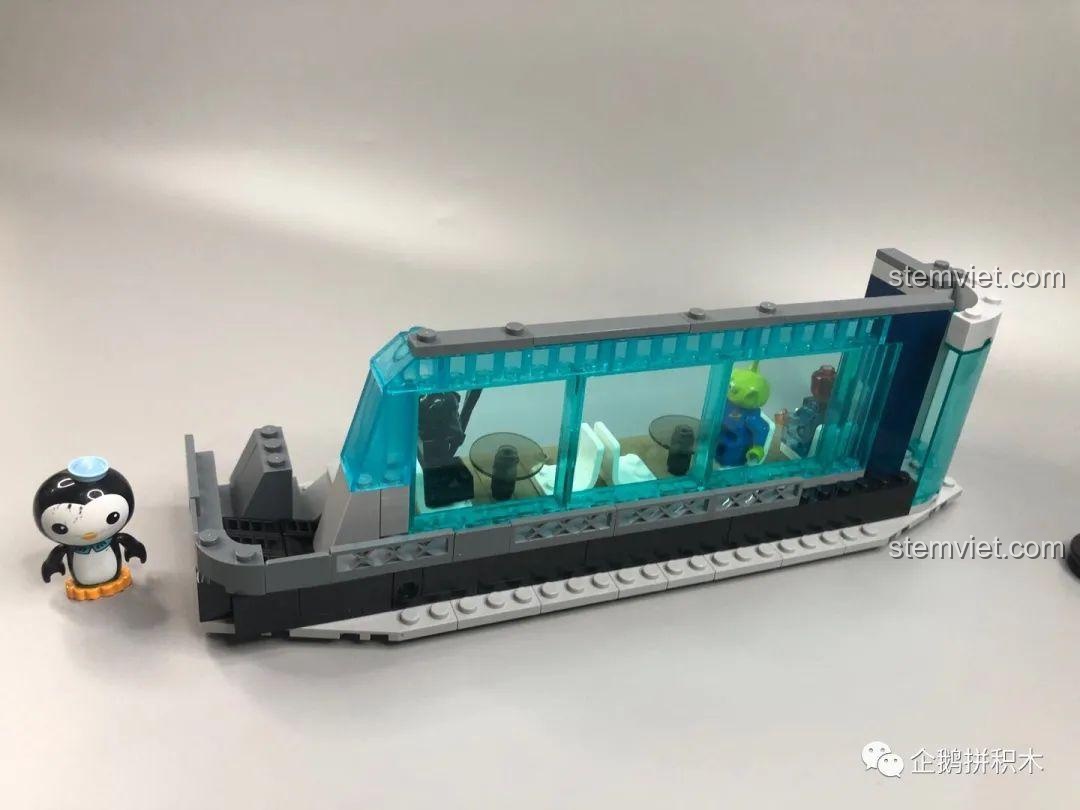 Toàn cảnh khu vực tiếp khách phụ tầng hai của Tòa Tháp Avengers Taige 55120, với bàn ghế và cửa sổ trong suốt.