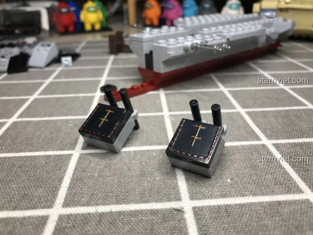 Hai thang nâng máy bay trên tàu sân bay Liêu Ninh 1563 có thể hoạt động.