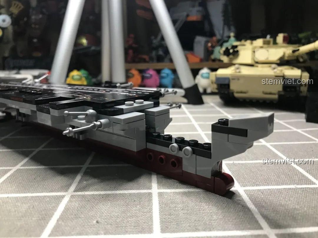 Bắt đầu lắp ráp đảo tàu (tháp chỉ huy) của tàu sân bay Liêu Ninh 1563.