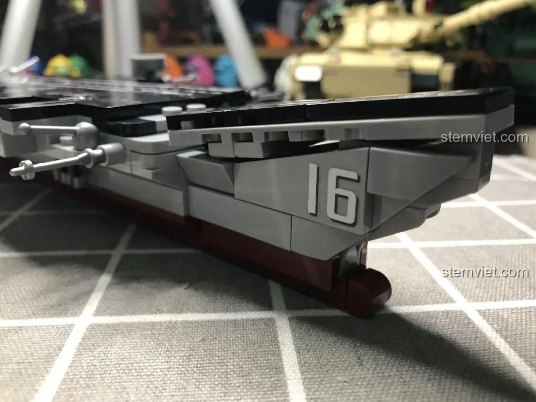 Đảo tàu (tháp chỉ huy) của tàu sân bay Liêu Ninh 1563 đã hoàn chỉnh với cột ăng-ten.