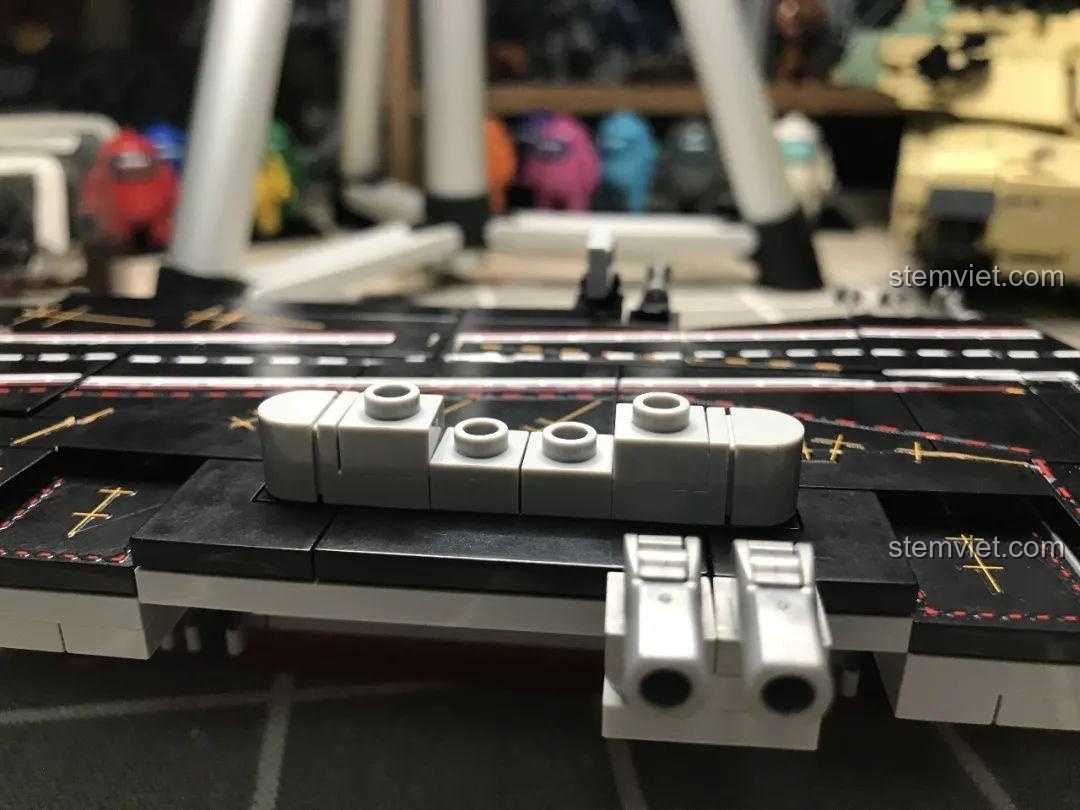 Góc nhìn phía trước của mô hình Tàu Sân Bay Liêu Ninh 1563 SY Block, thể hiện đường băng cất cánh.