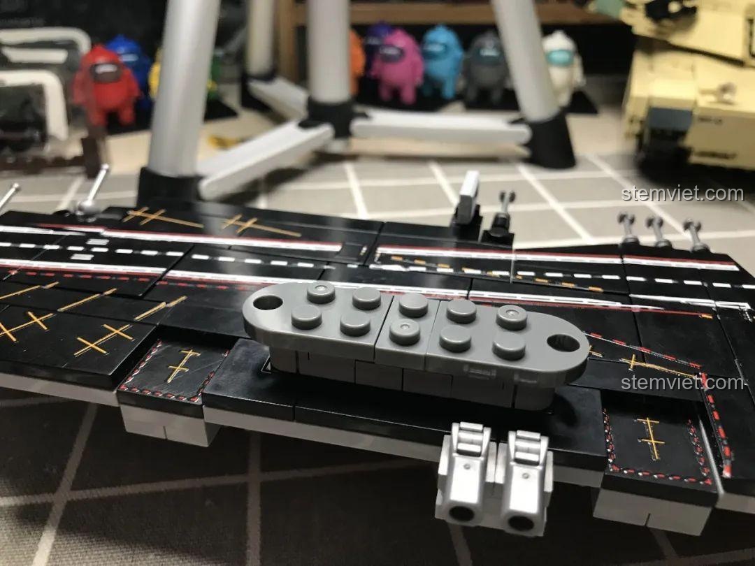 Góc nhìn ngang của mô hình Tàu Sân Bay Liêu Ninh 1563 SY Block, thể hiện tổng thể thiết kế.