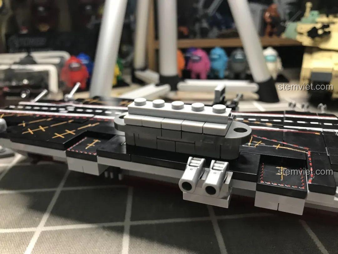 Ba minifigure Thuyền trưởng, Hải quân và Nhân viên bảo trì đi kèm bộ lắp ghép Tàu Sân Bay Liêu Ninh 1563.