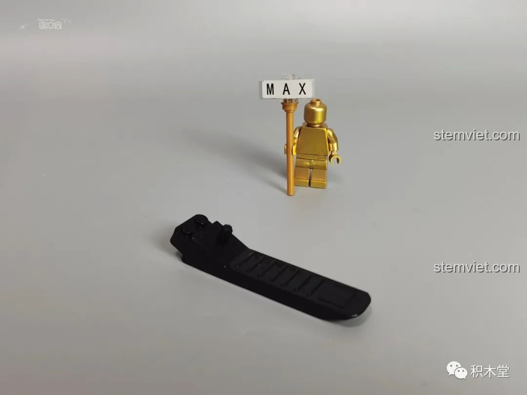 Dụng cụ tách ghép màu đen đi kèm bộ Thanh kiếm Enma của Zoro TEC Creators 1502, tiện lợi khi lắp ráp.