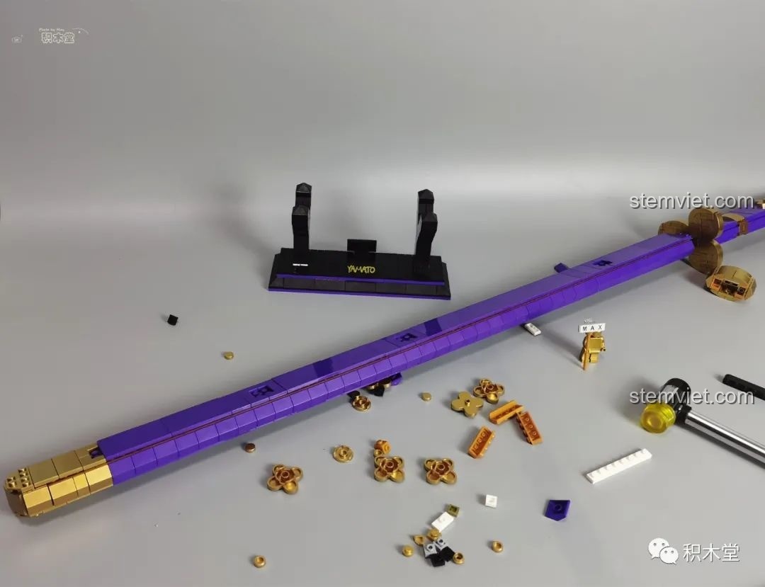 Góc nhìn nghiêng của Thanh kiếm Enma của Zoro TEC Creators 1502 đã hoàn thành, tôn lên vẻ đẹp thiết kế.