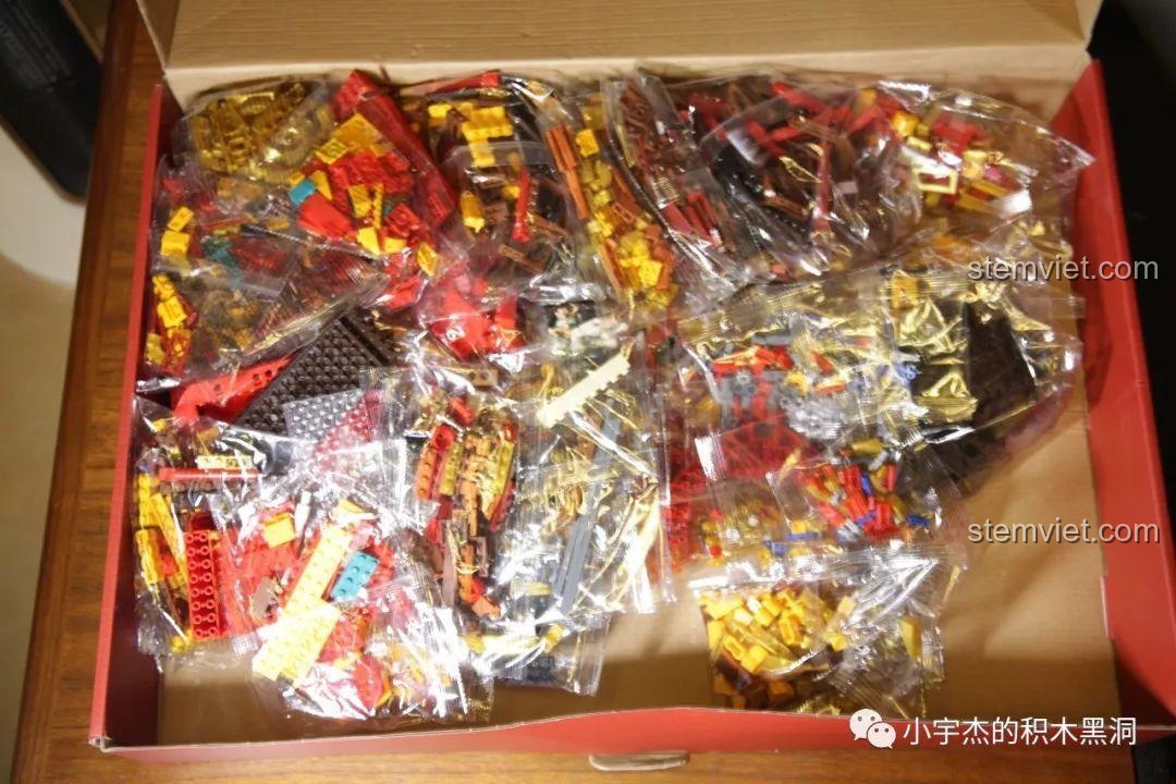 Review XINGBAO XB-25002 Thuyền Rồng Hoàng Gia, các túi mảnh ghép được phân loại gọn gàng bên trong hộp.