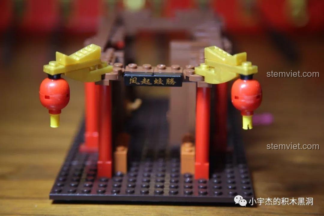 Review XINGBAO XB-25002 Thuyền Rồng Hoàng Gia, cận cảnh nội thất bên trong kiến trúc chính.