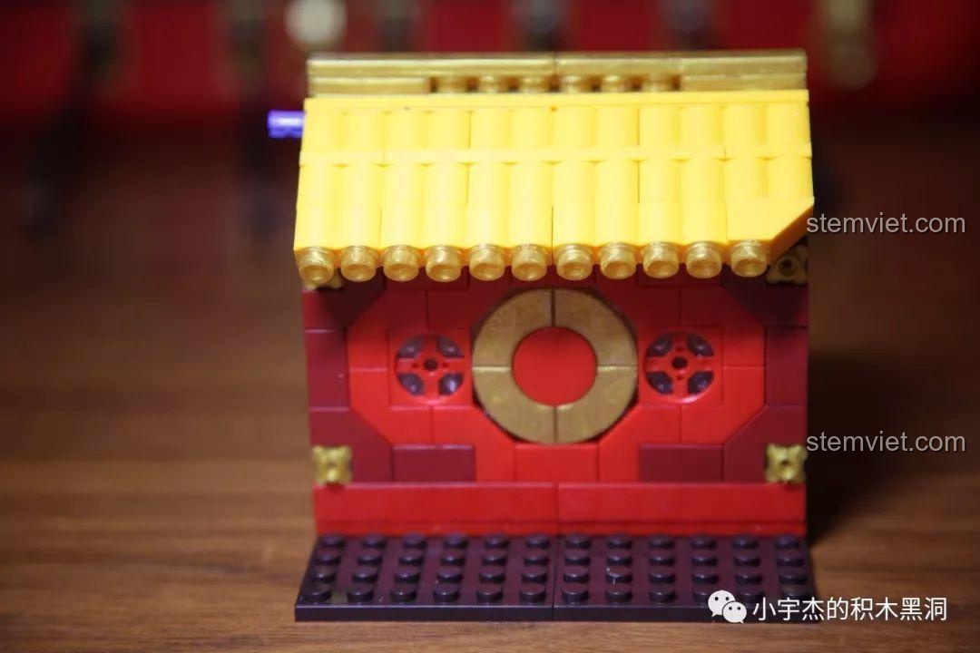 Review XINGBAO XB-25002 Thuyền Rồng Hoàng Gia, góc nhìn khác về đầu rồng với chi tiết hàm răng.