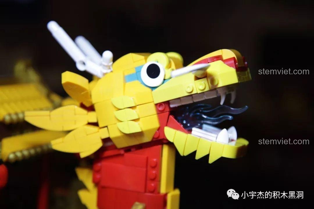 Review XINGBAO XB-25002 Thuyền Rồng Hoàng Gia, Thuyền Rồng Hoàng Gia nhìn từ góc chính diện.