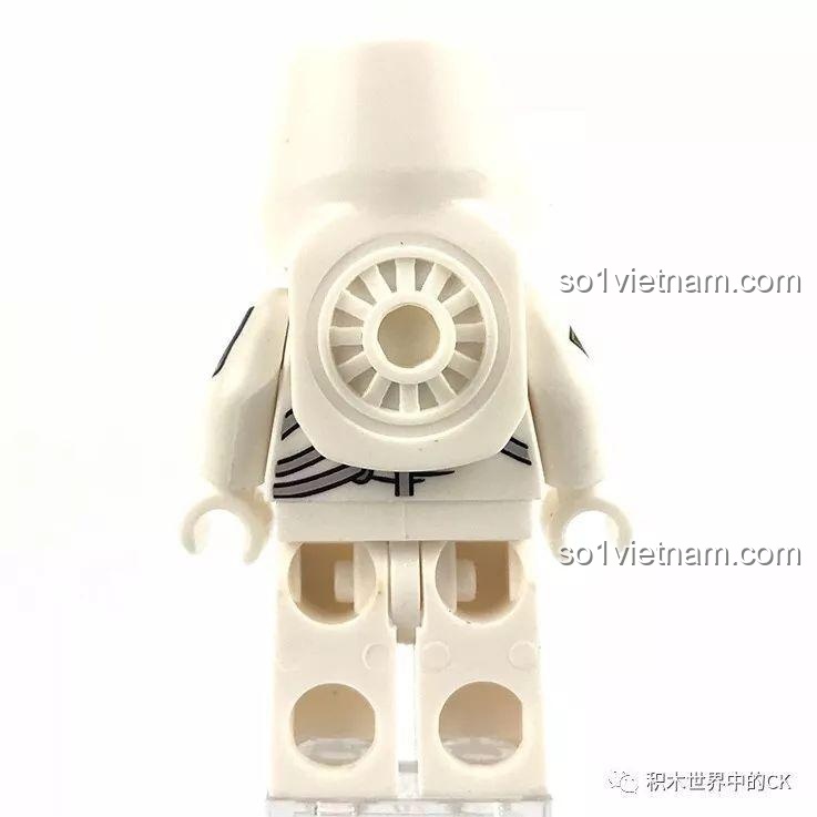 Mặt sau minifigure lính chống phóng xạ của bộ lắp ghép Trực thăng quân sự Xingbao XB-06013, chi tiết bình oxy.