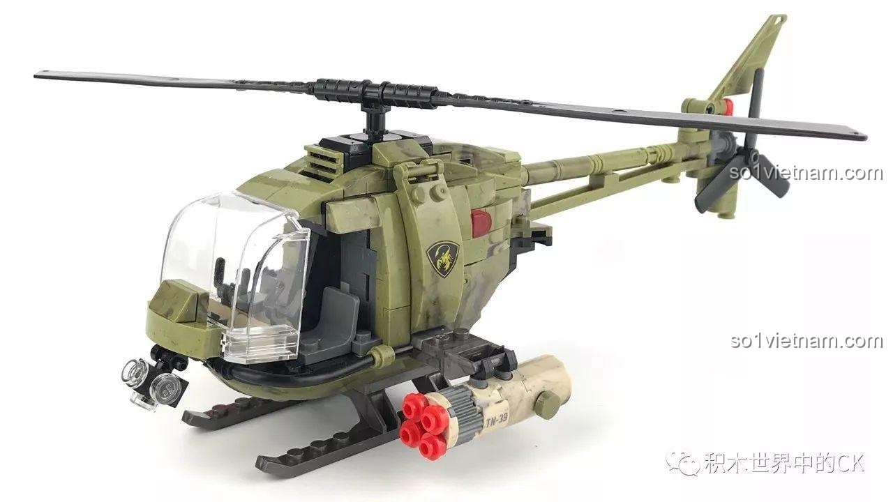 Trực thăng quân sự Xingbao XB-06013 hoàn chỉnh từ bộ lắp ghép, góc nhìn đẹp mắt và chi tiết.
