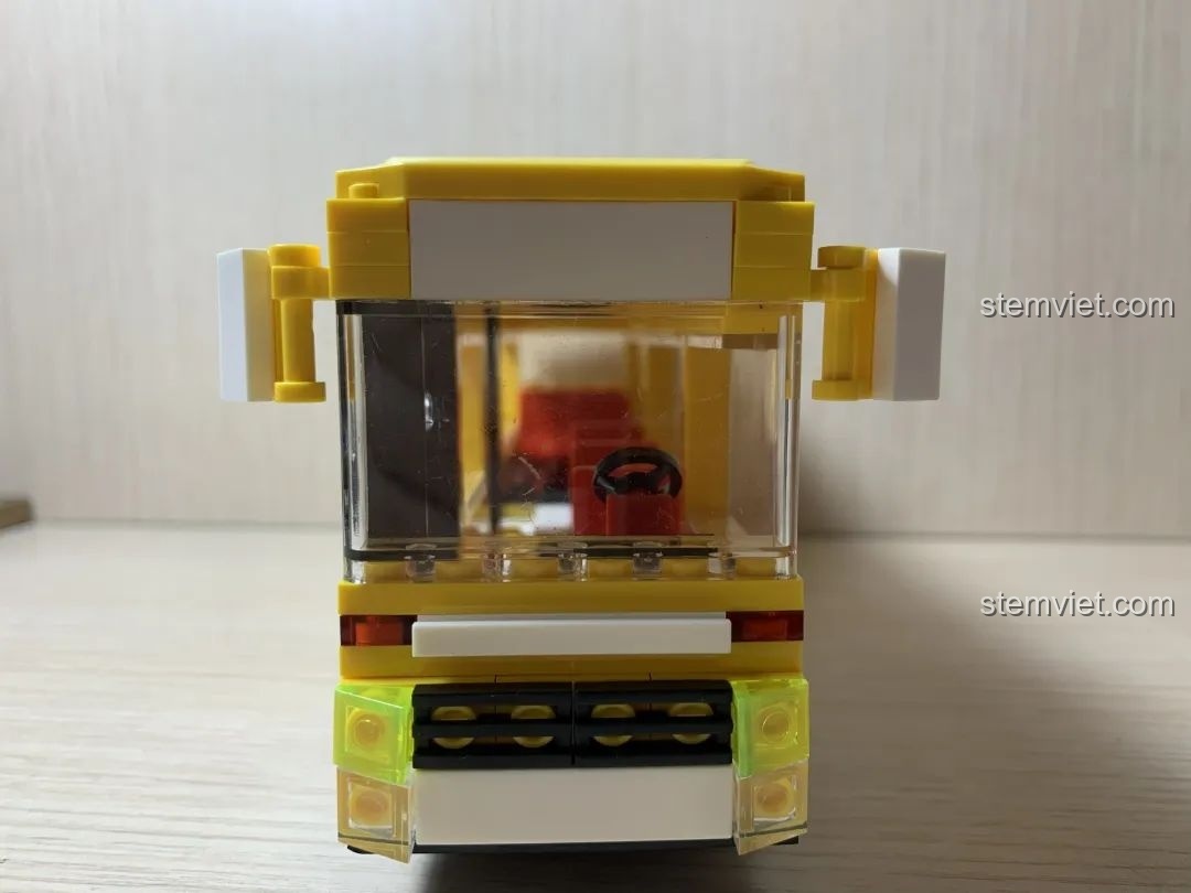 Chi tiết cốp sau của xe buýt WANGE 3971 có thể mở ra.