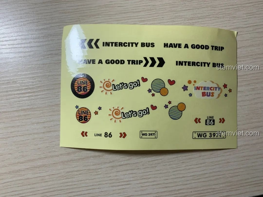 Tờ sticker đi kèm bộ lắp ráp Xe buýt liên tỉnh WANGE 3971, có nhiều hình vẽ dễ thương.