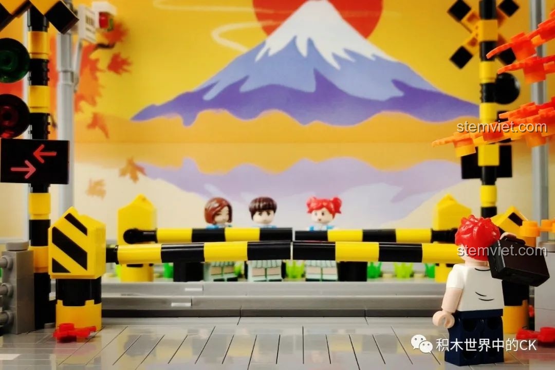 Cận cảnh các minifigures nam và nữ của bộ Wekki 506000 Đoàn Tàu Kamakura Bốn Mùa.