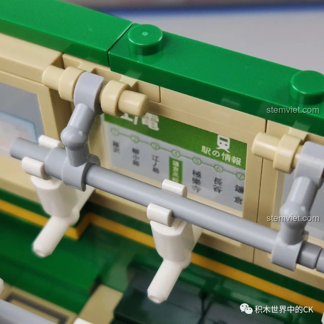 Góc nhìn từ phía sau các minifigures nữ học sinh của bộ Wekki 506000.