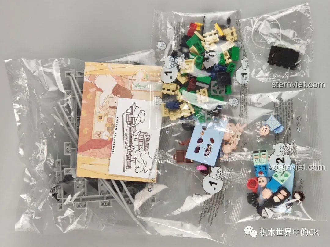 Các túi mảnh ghép minifigures và hướng dẫn lắp ráp riêng của bộ Wekki 506000 Đoàn Tàu Kamakura.