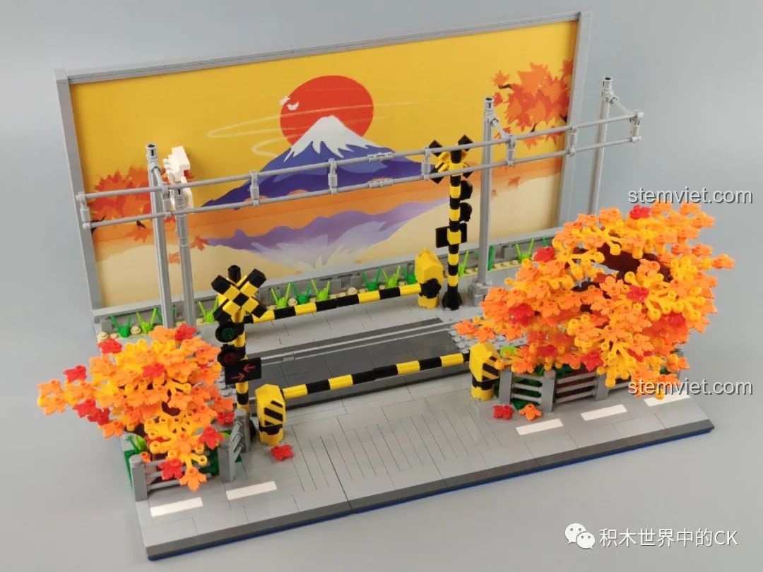 Minifigure Sakuragi Hanamichi đứng chờ tàu tại giao lộ Kamakura trong mô hình Wekki 506000.