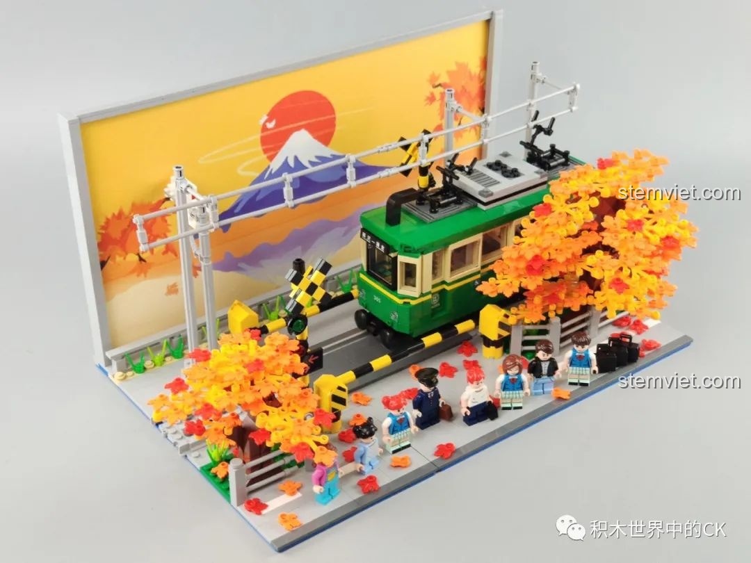 Cận cảnh đoàn tàu điện Kamakura của bộ lắp ghép Wekki 506000 với màu xanh lá đặc trưng.