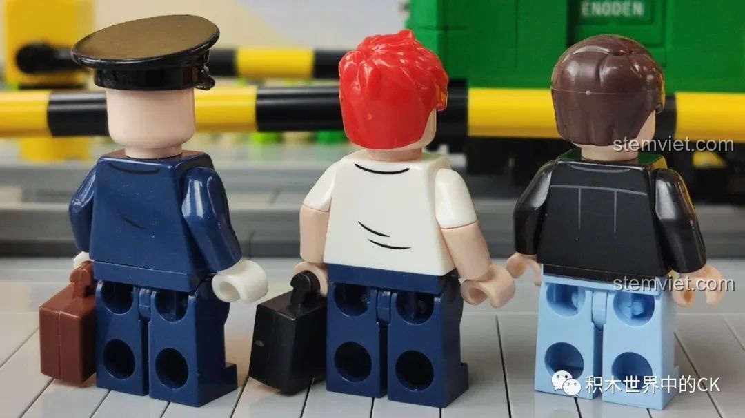 Cận cảnh mặt trước đoàn tàu điện Kamakura của bộ Wekki 506000, làm nổi bật đèn pha và bảng hiệu.