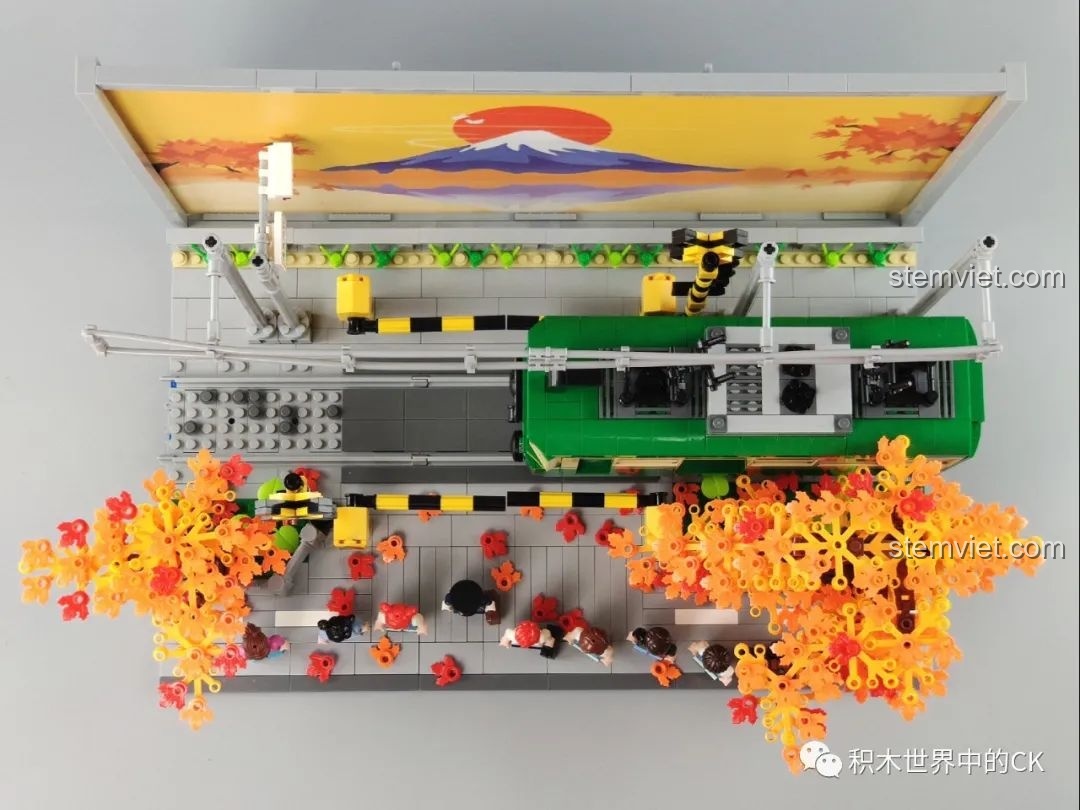 Mặt trước đoàn tàu điện Kamakura của bộ Wekki 506000 với bảng hiệu 'Fujisawa - Kamakura'.