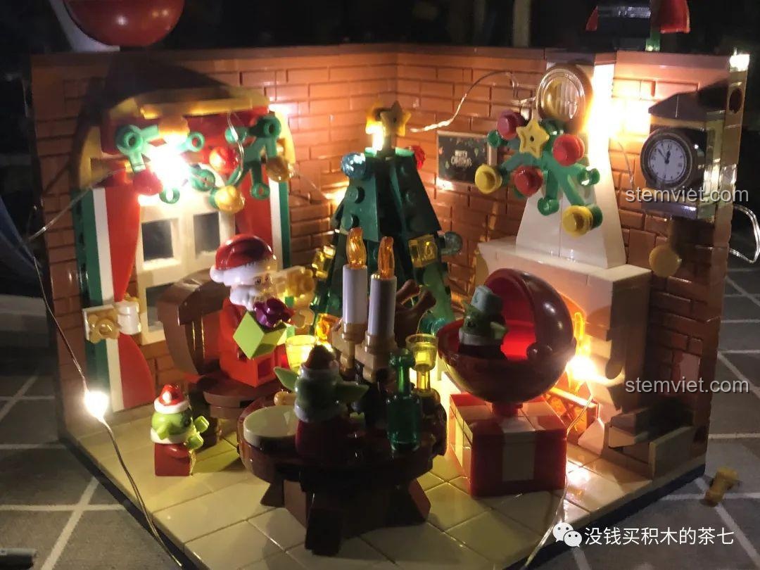 Mô hình Wekki 506001 Ngôi Nhà Giáng Sinh với bộ đèn LED nâng cấp, ánh sáng rực rỡ.