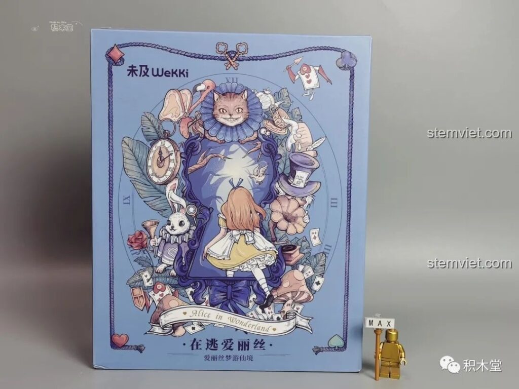 Hộp đồ chơi lắp ráp Wekki 506172 Sách truyện Alice ở xứ sở thần tiên với thiết kế bìa sách màu xanh tím đẹp mắt, hình ảnh Alice và các nhân vật cổ tích.