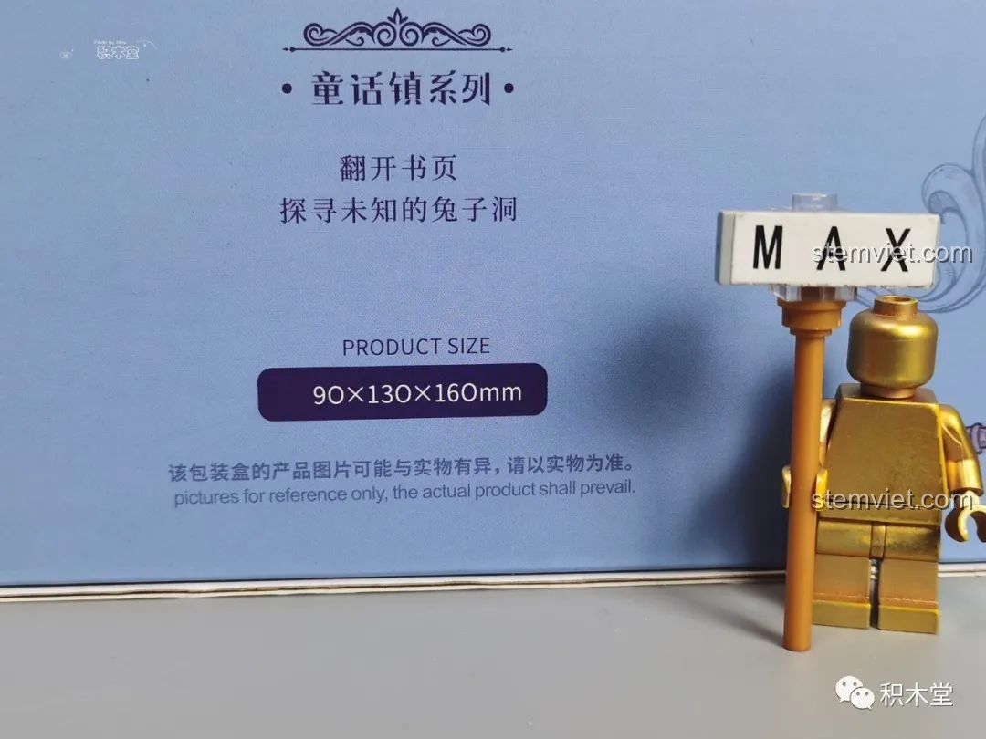 Chi tiết kích thước mô hình sách Wekki 506172 Sách truyện Alice ở xứ sở thần tiên được in trên hộp, 90x130x160mm.