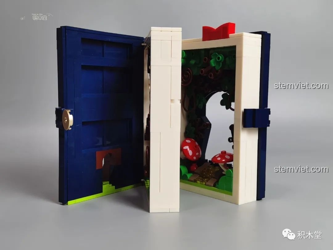 Mô hình sách Wekki 506172 Sách truyện Alice ở xứ sở thần tiên khi mở ra, cho thấy khoảng trống giữa các trang sách.