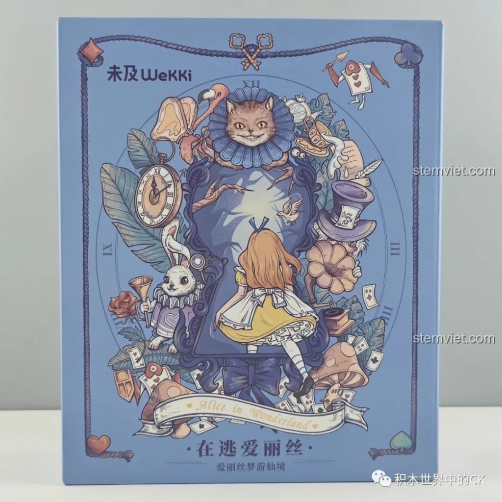 Hộp đồ chơi lắp ráp Wekki 506172 Sách Truyện Alice ở Xứ Sở Thần Tiên với thiết kế bìa sách cổ điển, màu xanh dương chủ đạo và hình ảnh Alice.